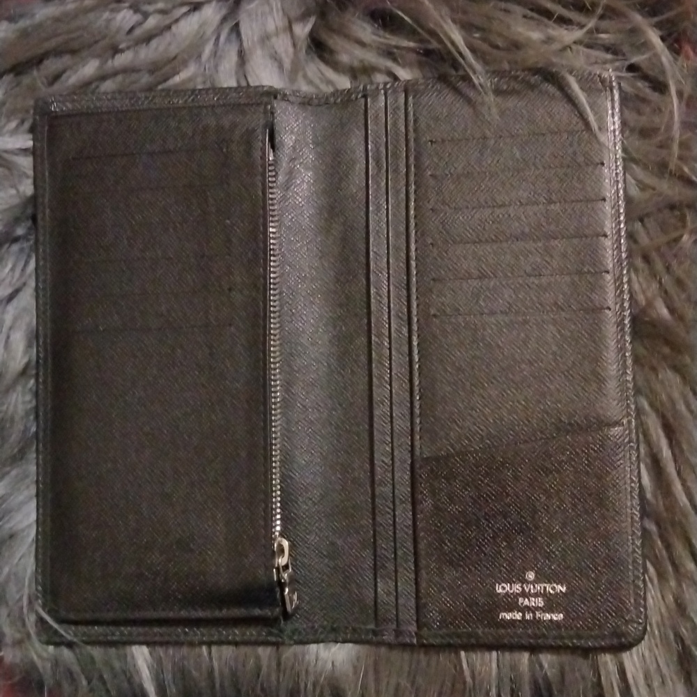 Louis Vuitton Taiga Leather Brazza Long Wallet Pre Loved, 2009 Black, Un…